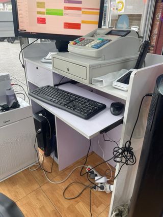 Mueble recibidor peluquería COSMOESTETICA