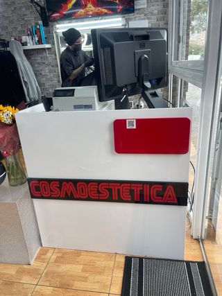 Mueble recibidor peluquería COSMOESTETICA