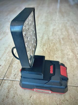 Foco led y puerto USB para baterías parkside.