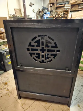 Antica credenza lacca cinese rilievi madreperla