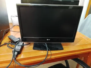 Pc gama baja lote con monitores (No da imagen)