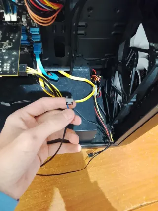 Pc gama baja lote con monitores (No da imagen)