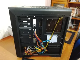 Pc gama baja lote con monitores (No da imagen)