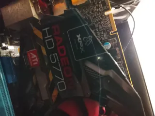 Pc gama baja lote con monitores (No da imagen)