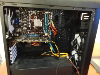 Pc gama baja lote con monitores (No da imagen)