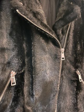 Abrigo pelo corto ZARA negro