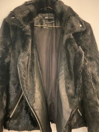 Abrigo pelo corto ZARA negro