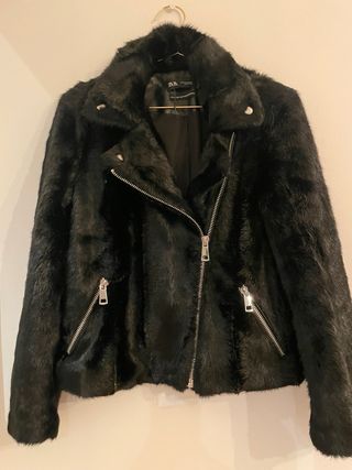 Abrigo pelo corto ZARA negro