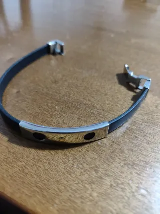 Braccialetto in caucciù e metallo