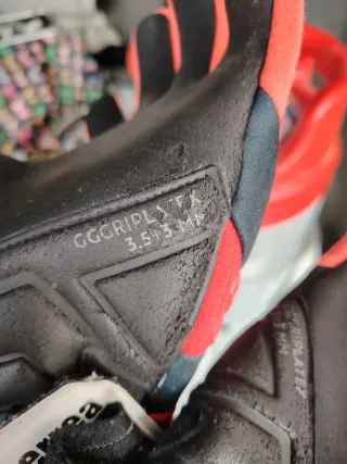 Guantes de Portero Rojos y Negros