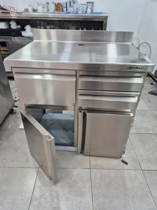 Mesa de acero inoxidable