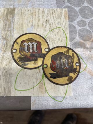 Emblema depósito Montesa