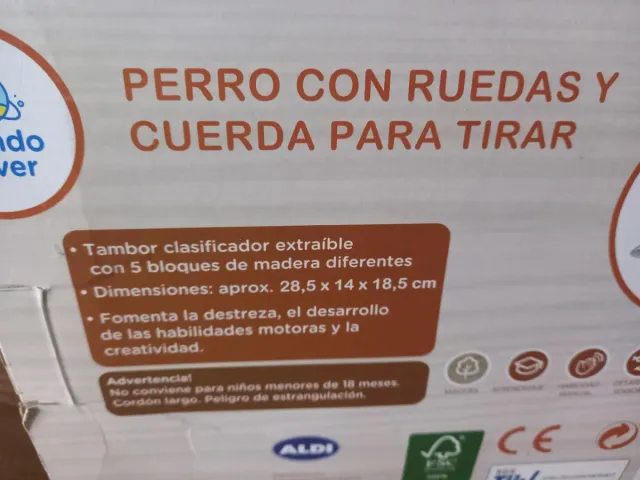 Perro de arrastre de madera con bloques de formas