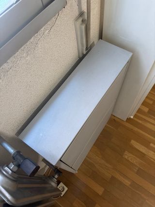 Mueble zapatero metálico gris