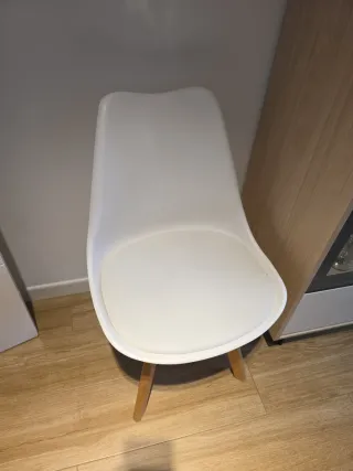 Silla de comedor blanca y madera
