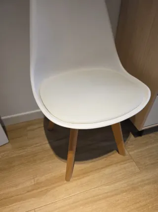 Silla de comedor blanca y madera