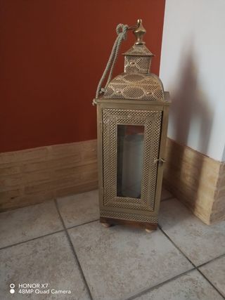 Farol portavelas de metal dorado