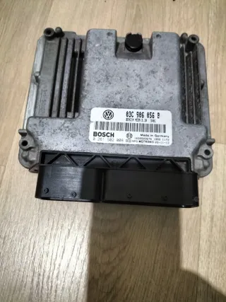 Centralita ECU Volkswagen 03C 906 056 B