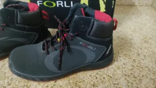 Botas de seguridad FORLI negras y rojas