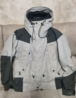 Chaqueta Trango impermeable Gore-tex.