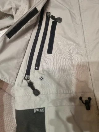 Chaqueta Trango impermeable Gore-tex.