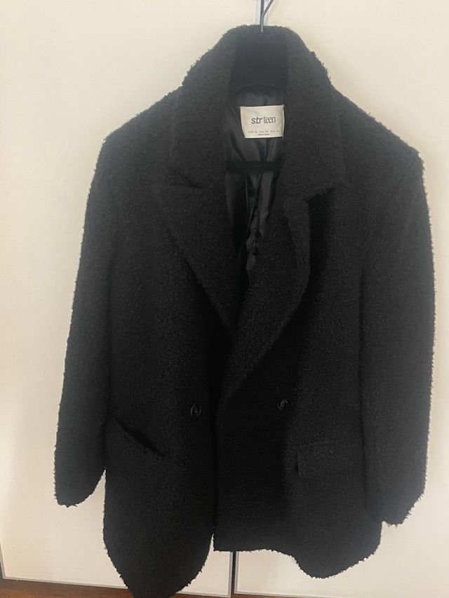 Abrigo negro Talla XS Oversize Stradivarius nuevo