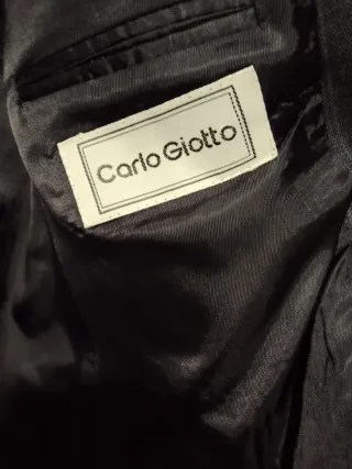 Traje de chaqueta gris con rayas