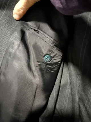 Traje de chaqueta gris con rayas