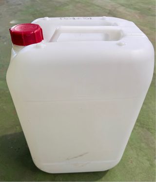 Bidónes y garrafas plástico 220L, 25L, 20L.