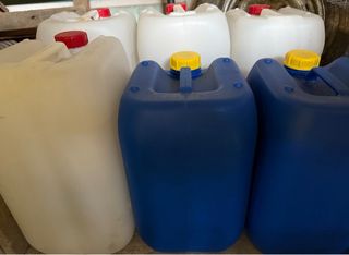 Bidónes y garrafas plástico 220L, 25L, 20L.