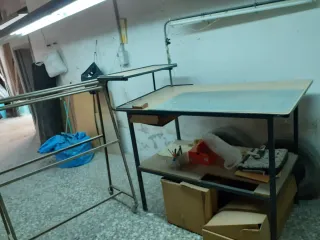 Mesa de corte con soportes y zinc