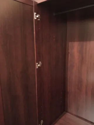 Armario Ikea Brusali marrón 3 puertas espejo