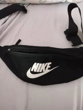 Riñonera Nike Negra