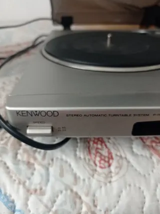 Tocadiscos Plata y Negro