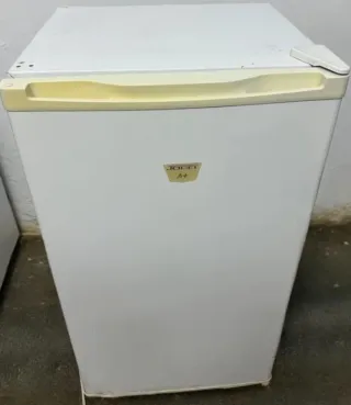 Nevera pequeña Jocel A+
