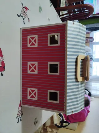 Establo de madera para muñecos