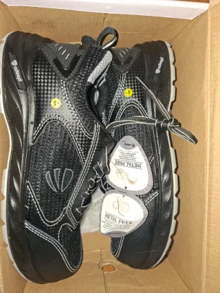 Zapatos de seguridad Adeqpl negros y grises