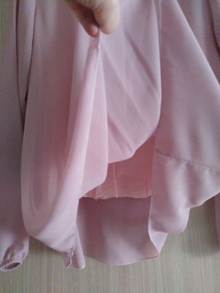 Blusa rosa cuello pedrería