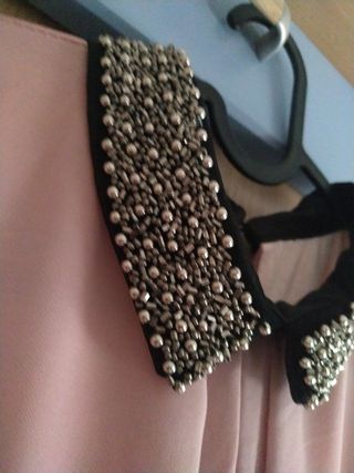 Blusa rosa cuello pedrería