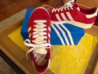 Zapatillas Adidas Rojas y Blancas Talla [Talla]