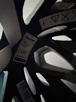 Casco de bici Scott blanco con flores