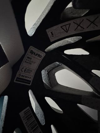 Casco de bici Scott blanco con flores