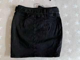 Minifalda vaquera negra con cinturón