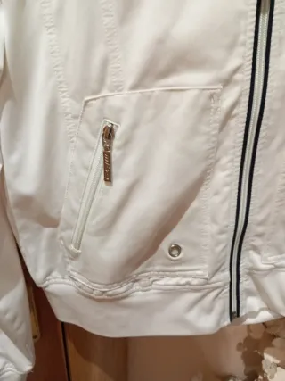 Sudadera con capucha blanca Mito