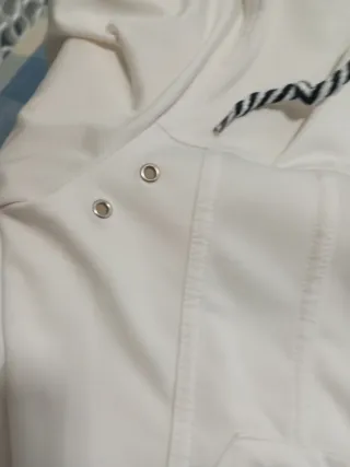 Sudadera con capucha blanca Mito
