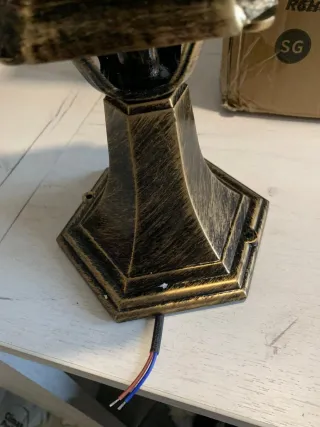 Lámpara de sobremuro dorada y cristal