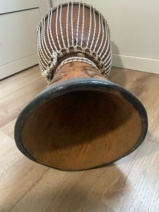Djembe de madera con diseño tribal