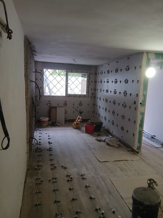 Instalación de tarima y puertas interiores