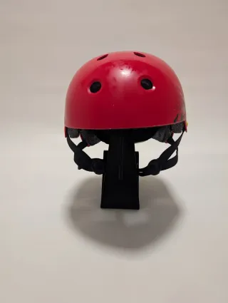 Casco de skate rojo
