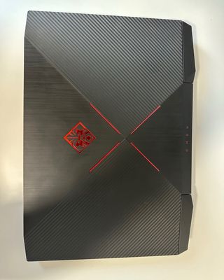 Portátil HP Omen Gaming Negro/Rojo con cargador
